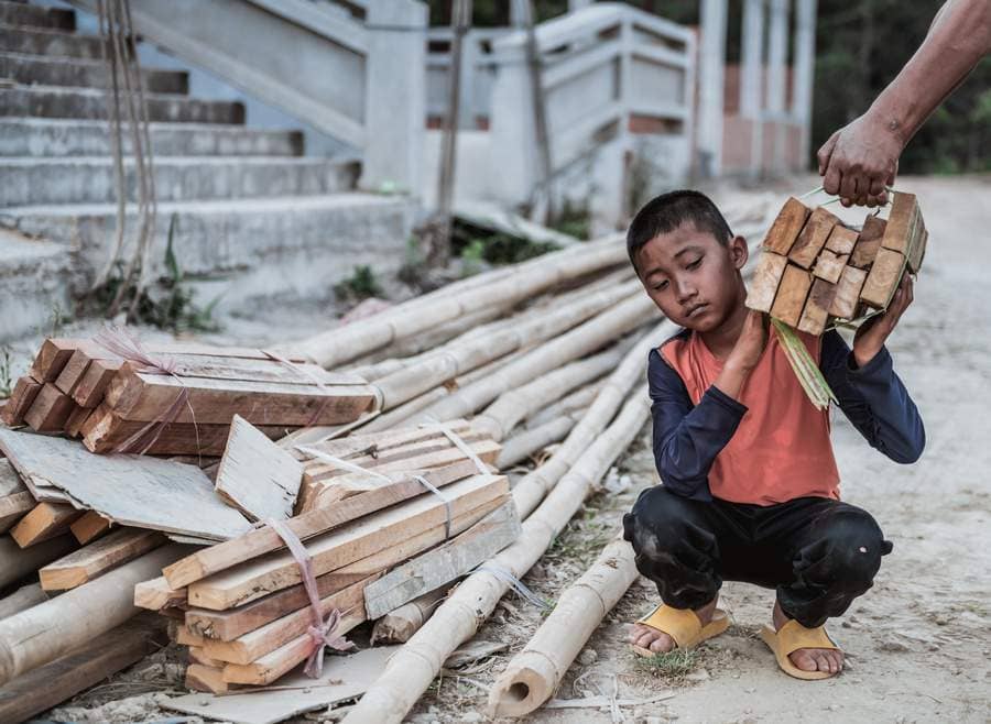 Trabalho infantil em 2025: como essa prática afeta o futuro das crianças e a estrutura familiar